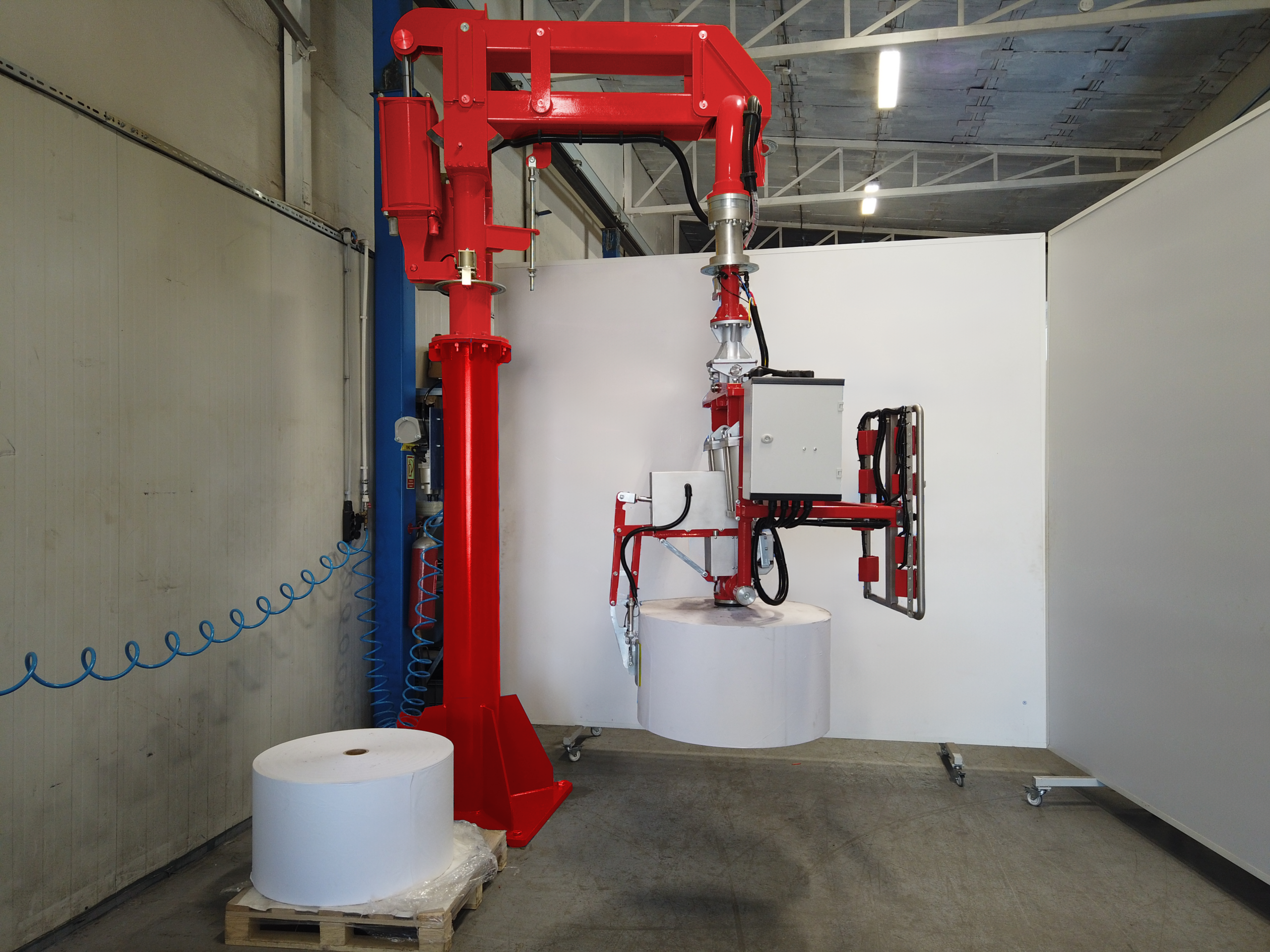 Maniflex rigid arm industrial manipulator for paper reels